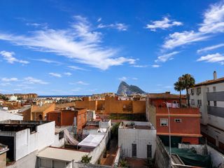 Maison jumelée à San Pedro-Gabriel Miró-María Guerrero. Casa en venta en gabriel miró!