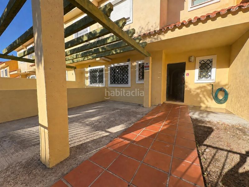 Foto 0095d335-75d1-4482-b68b-61296529450c. Casa adosada vivienda para entrar a vivir en sotorebolo, San García! en Algeciras