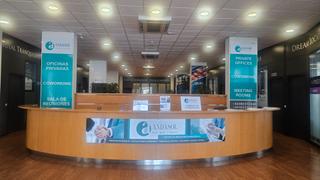 Lloguer Oficina a Costabella. Alquilamos oficina amplia en un centro de negocios