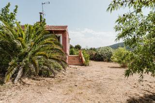 Casa a El plano 64. Chalet autosuficiente de 3 dormitorios y 1 baño con 10605m de pa