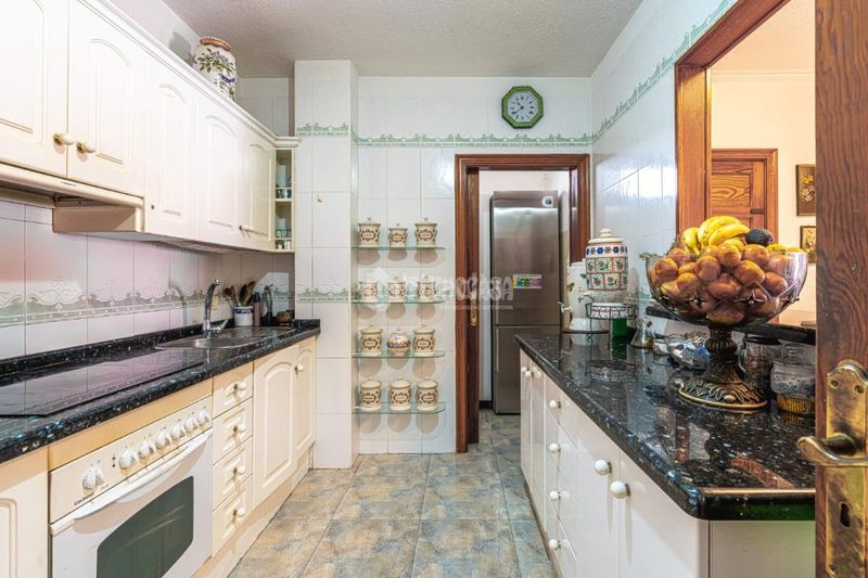 Foto 88b28b2c-d5fc-4e96-b04e-e00dbc1670ea. Etagenwohnung mit pool in Los Cristianos Arona