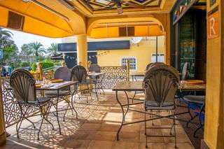 Local commercial à Playa de las Américas. Traspaso en venta en arona