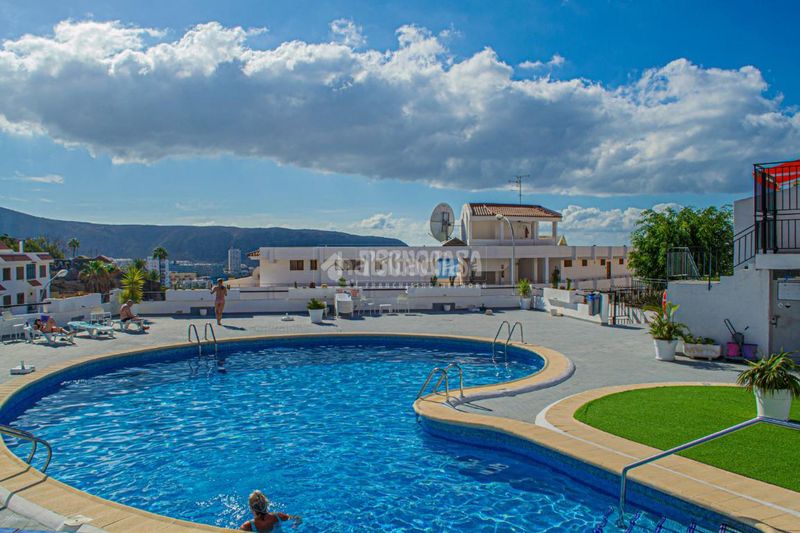 Foto 53072bbb-4940-4e8b-8f1c-c1431290baf2. Pis amb piscina a Los Cristianos Arona