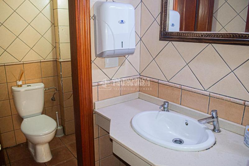 Foto a82e6d09-a2d7-4583-9a9c-a4d5f9499acd. Local comercial a Los Cristianos Arona