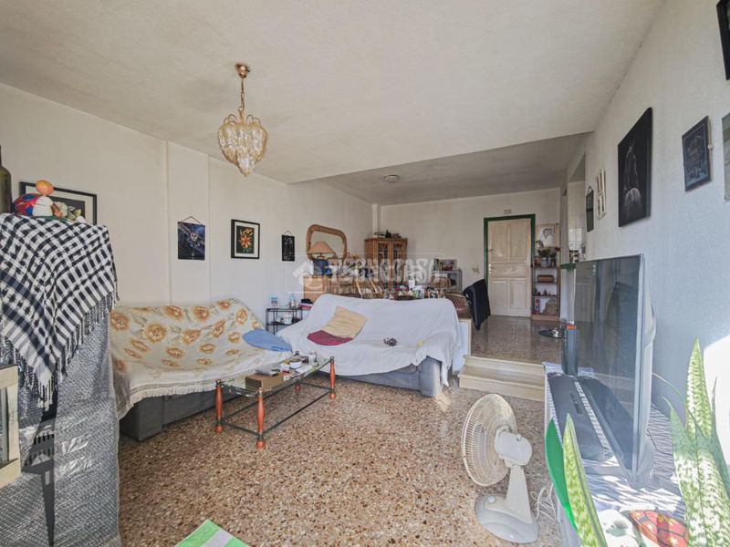 Foto f41518d5-c3cd-4d70-8f5c-68d85f9be5c9. Pis a Los Cristianos Arona