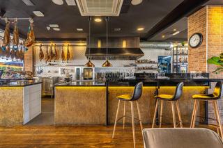 Local commercial en Los Cristianos. Traspaso en venta en arona