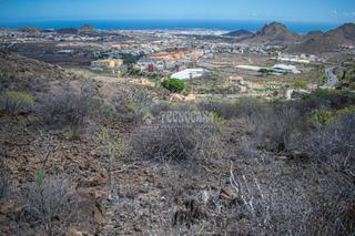 Finca rústica a La Camella. Terrenos en venta en arona