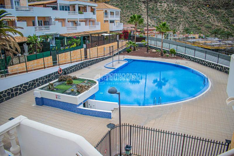 Foto 35f6417f-999f-482d-adbf-c69bd9991408. Piso  en venta en Los Cristianos Arona