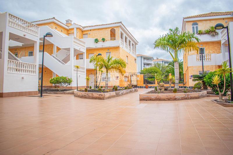 Foto 8fe4f8e5-d72e-4bfc-a857-fba0c22371ee. Piso  en venta en Los Cristianos Arona