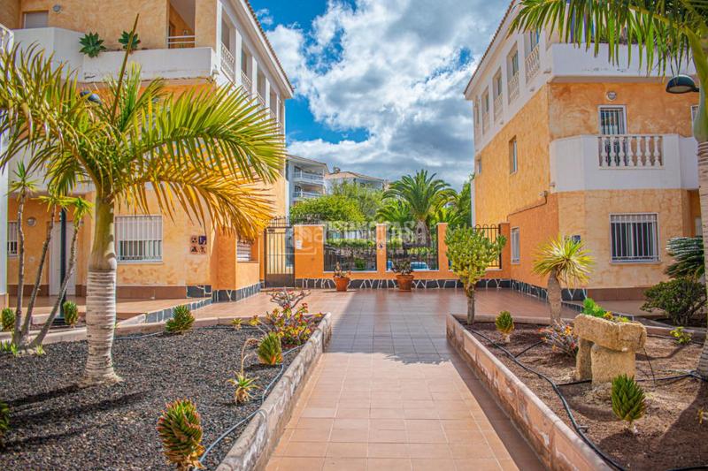 Foto e65011c9-123a-4a53-aa77-88c38457dd77. Piso  en venta en Los Cristianos Arona