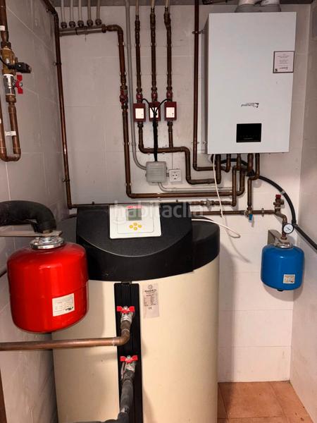 Foto 82bb6297-30a7-43c2-90ea-813d914bc802. Casa adossada 418m<sup>2</sup> a carrer alzinar 22 a Torrefarrera