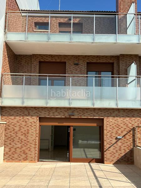 Foto cd298020-89f2-47e0-8dcd-9ab541809795. Casa adossada 418m<sup>2</sup> a carrer alzinar 22 a Torrefarrera