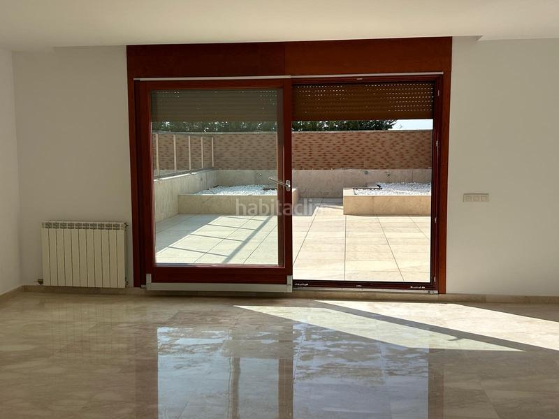 Foto f38261ca-8073-4f10-b639-763d6dd1dff6. Casa adossada 418m<sup>2</sup> a carrer alzinar 22 a Torrefarrera