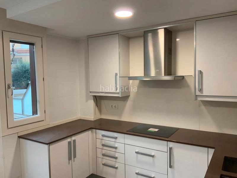 Foto fcffca19-b2e2-44d7-88ee-a647e48466a5. Casa adossada 418m<sup>2</sup> a carrer alzinar 22 a Torrefarrera