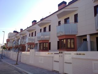 Semi detached house in Carrer alzinar 22. Casa adosada 396.000 eur obra nueva
