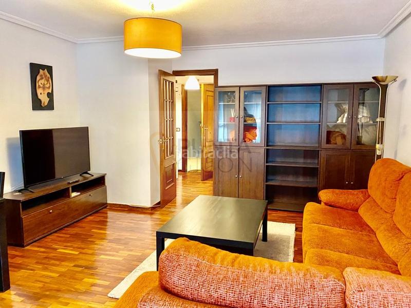 Foto 83ad16c2-c2dd-4b3b-9145-e6fc98bd4adb. Alquiler piso a que te encantaria vivir al lado de la playa !!! en Gijón