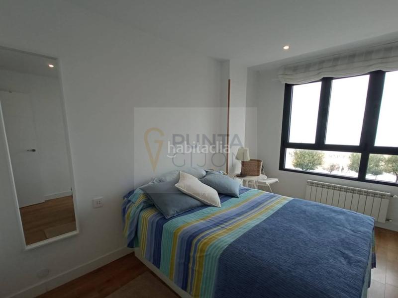 Foto 7dec968b-dc01-4acc-b4fa-1064e70705d9. Alquiler piso hermoso piso con vistas a la playa san lorenzo!! en Gijón