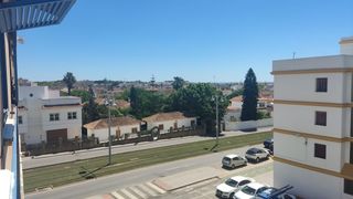 Appartement à Calle calle real 234. Venta piso calle real san fernando cádiz  garaje opcional 15.000