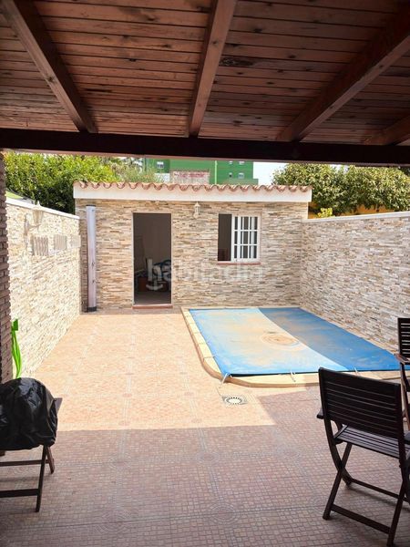 Foto 1edc3293-b4ba-4129-b3a5-26e1c9f644ba. Casa adossada amb aparcament piscina a Puente Mayorga-Campamento San Roque