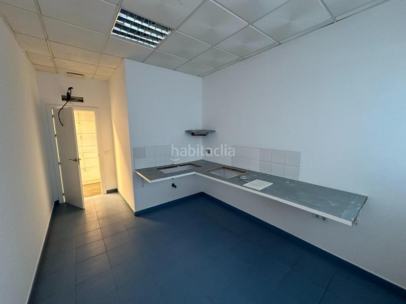 Foto 2647b6ef-ae6b-4353-9b8d-4c93233dc8f6. Capannone industriale in calle alfred nobel 22 in Puerto de Santa María (El)