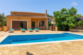 Maison dans Montgoda. Amplia casa con piscina en montgoda, lloret de mar  ideal para r