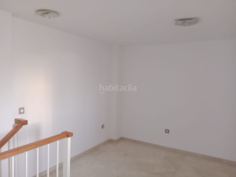 Foto bd7fd4e8-0305-4fbc-b27f-9c8f65dbbeb3. Pis amb aparcament a Salteras