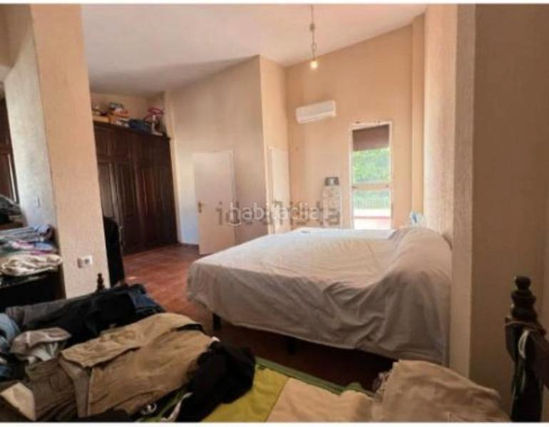 Foto d2311b21-017b-4812-af9d-95cf534ef2c3. Chalet with fireplace heating parking pool in Villanueva del Ariscal