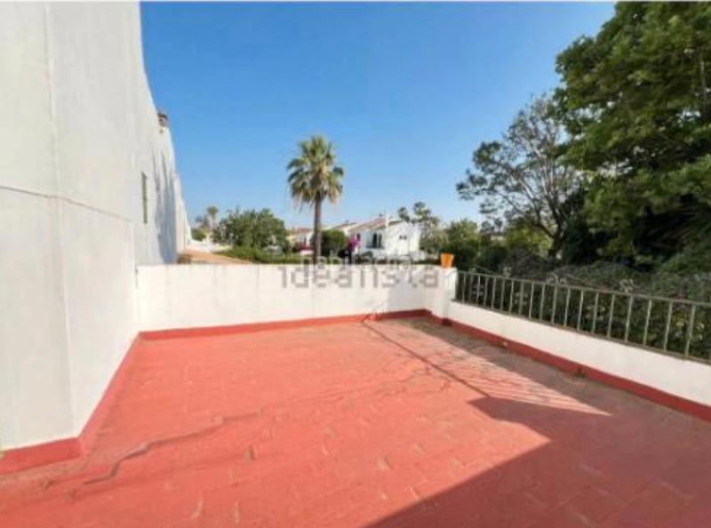 Foto f702a007-b74a-4619-8c52-2d8efc4a3102. Chalet with fireplace heating parking pool in Villanueva del Ariscal