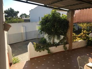Casa adossada a Olivares. Oportunidad en olivares