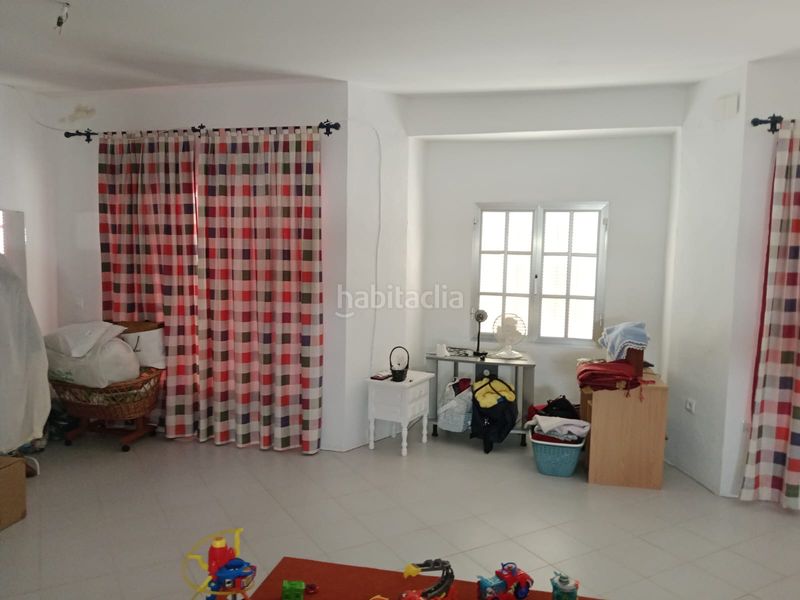 Foto 95a513d9-666c-422f-b753-cf4d54dc9b8b. Casa adossada a Olivares