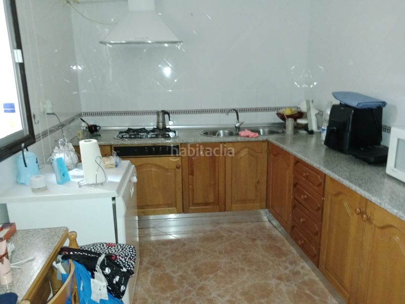 Foto ae6f3509-410d-47db-83f7-a7f3a5e1e513. Casa adossada a Olivares