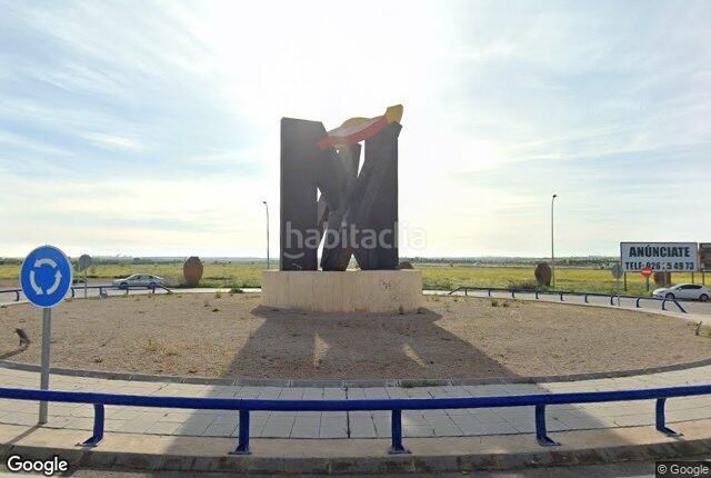 Foto e55ab57c-9e2e-4c5b-834f-9334d98802a5. Casa adossada amb aparcament a Valdepeñas