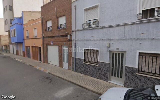 Foto b8a8a6d4-fe37-4295-859e-37369351e57e. Casa adossada a Yecla