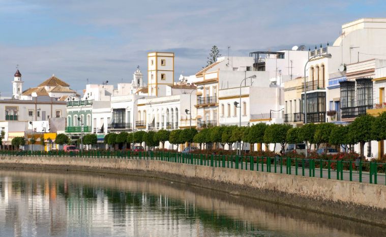 Foto cfd63c27-87b1-4f72-8fd2-f0225754fc8c. Chalet en Ayamonte ciudad Ayamonte