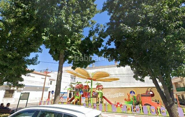 Foto c4b2c6f8-8d6a-4d75-bf80-b7dd79e2507a. Casa adossada a Talayuela