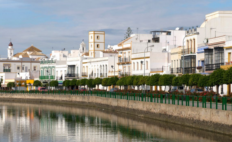 Foto 5bbe1615-bdee-4a17-bc0c-d88d6ec7ce4e. Casa adosada en Ayamonte ciudad Ayamonte