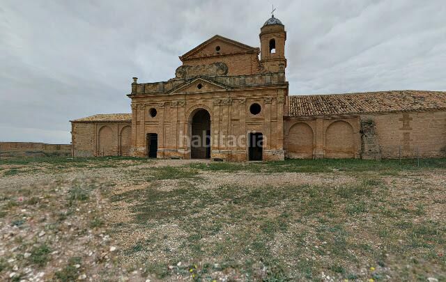 Foto a652ecce-c5f5-4faf-89a0-6de276e2b154. Casa adossada amb aparcament a Lanaja