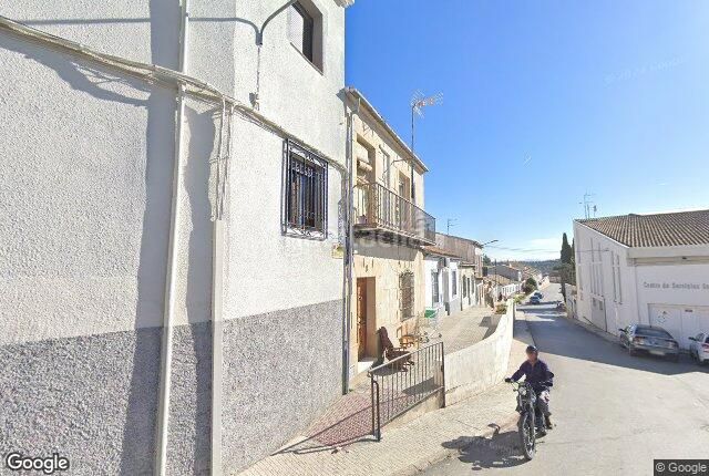 Foto d789f055-da25-4cb0-8c0f-5774cf6f4533. Casa adossada a Úbeda