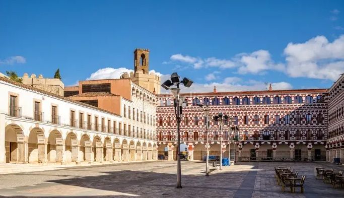 Foto d7f6ebdd-3a81-44d0-b9d2-3302e5e8331f. Casa adossada a La Estación Badajoz