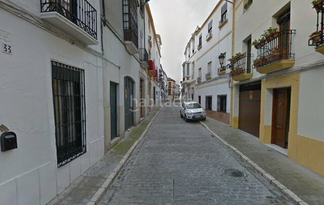 Foto 95a225c7-01fe-4740-aecf-46ba0d2d82aa. Casa adossada a Baena