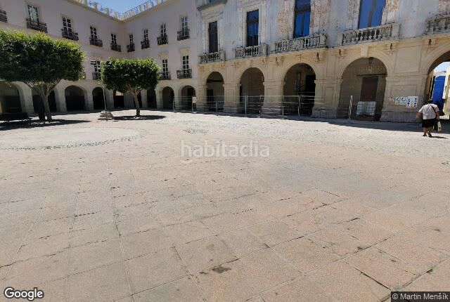Foto f8cf16b6-f7b6-4a25-a7b0-a109e7159d34. Pis a La Chanca - Pescadería Almería