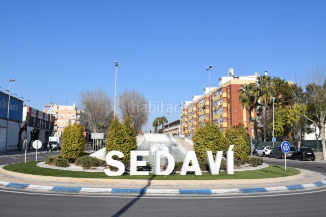 Foto 51f26f2a-0a78-42d2-8d69-9ea47701daa0. Aparcament cotxe a Sedaví