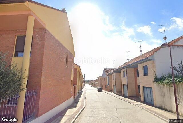 Foto 77d4a8ac-9a68-4e95-86bc-c2dc124a0d41. Casa adossada a Íscar