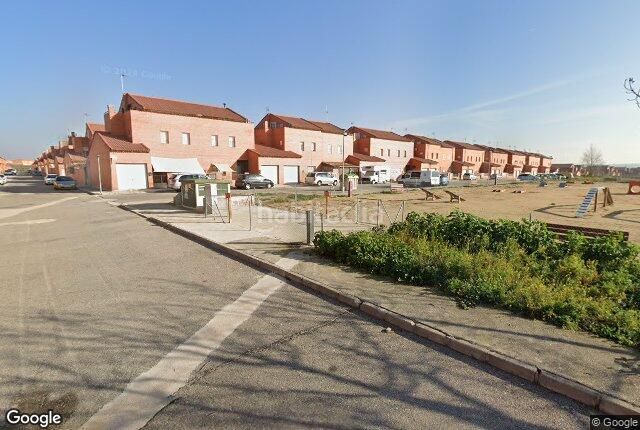 Foto f63c8a07-99da-4be7-af0f-aa3267979e28. Casa adossada a Chozas de Canales
