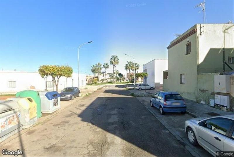 Foto 5d058928-c058-40bf-98f9-d599e8606f2f. Casa adossada a Puebla del Río (La)