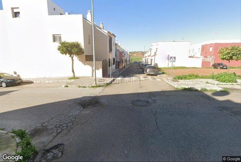 Foto f5e43f4f-0af2-4c78-b8c0-ce3d74e386c0. Casa adossada a Puebla del Río (La)