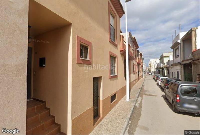 Foto 82e072de-fc65-4d51-9899-ba5d255ac448. Casa adosada en Santa Bárbara-Ciudad Deportiva Línea de la Concepción (La)