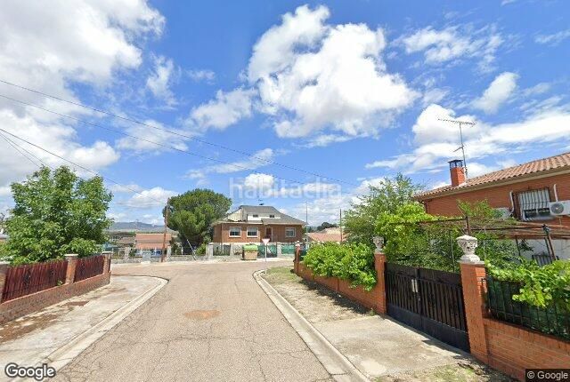 Foto 5c40673a-fbfe-434f-b4b6-694e0c990858. Xalet amb piscina a Calalberche