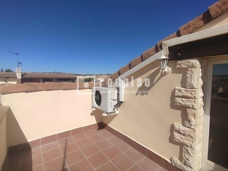 Foto efa0e84d-379d-4fa6-90ef-8f383aa6d967. Chalet en Yebra