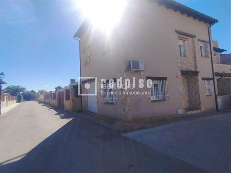 Foto c3f8ef73-33a3-499f-83ca-42d29e780f3d. Xalet amb calefacció aparcament a Yebra